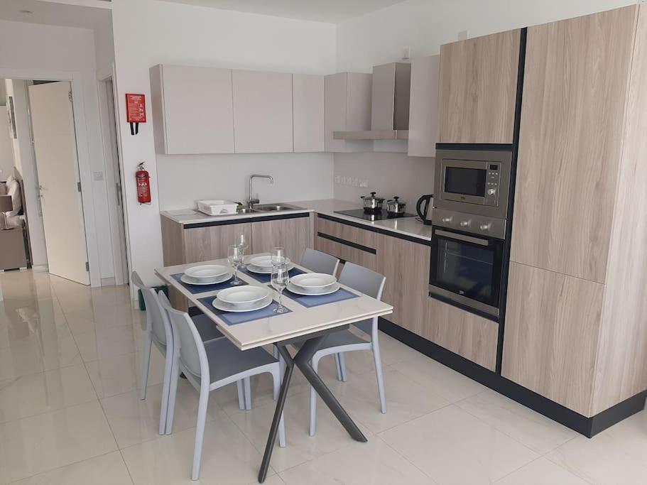 New Seafront Apartment - Spectacular Views St. Paul's Bay Exterior foto
